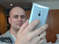 Sony Xperia XZ2: распаковка и тесты на прочность на видео