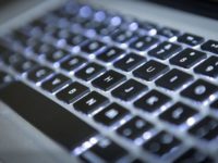 Apple устранит залипание кнопок в MacBook и MacBook Pro
